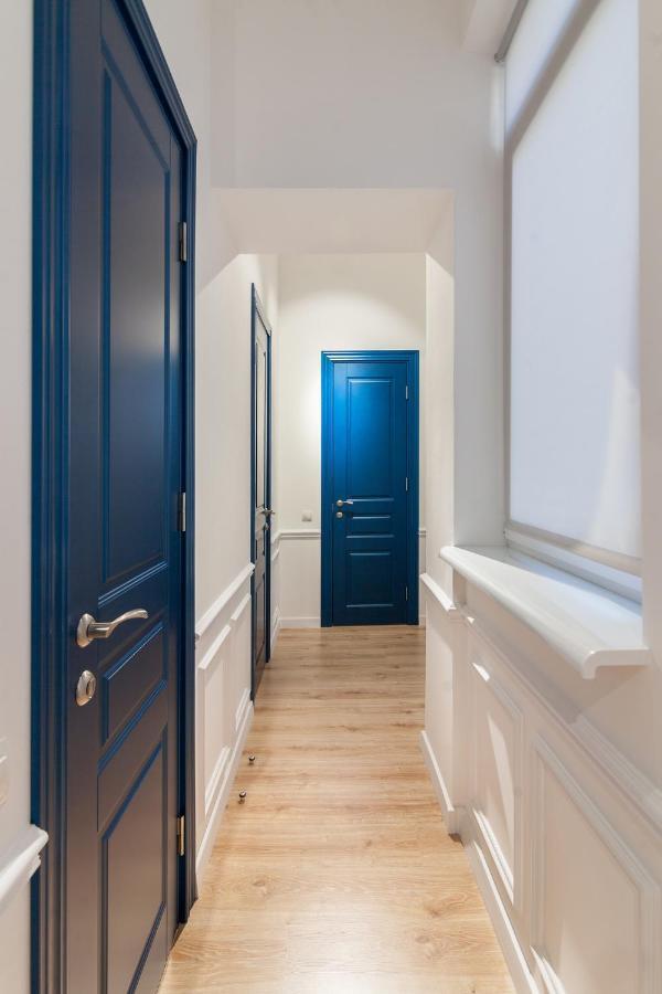 Leogrand Three Bedrooms Vip Apartments On Kniazia Romana 12 Lviv Exterior photo