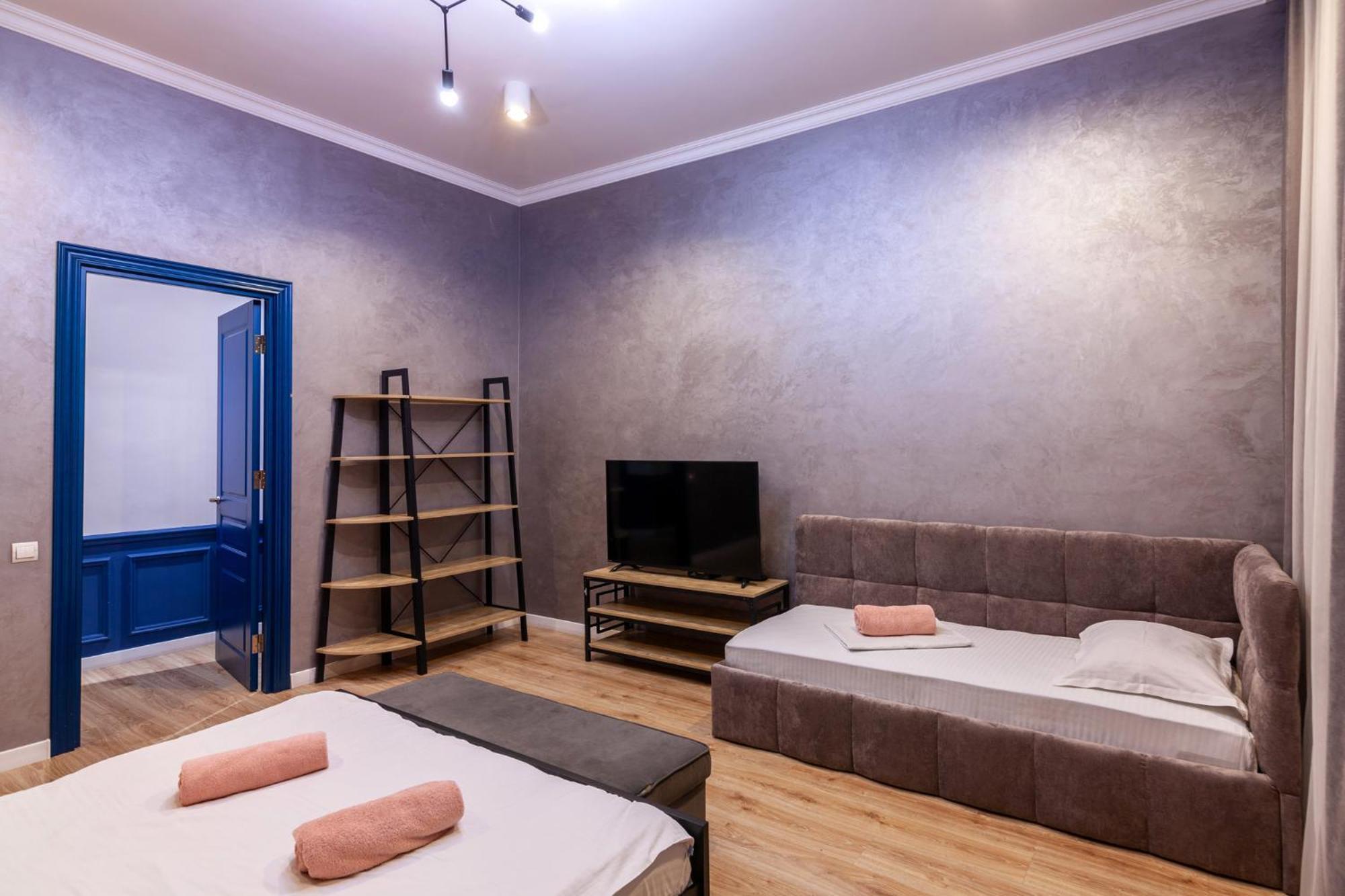 Leogrand Three Bedrooms Vip Apartments On Kniazia Romana 12 Lviv Exterior photo